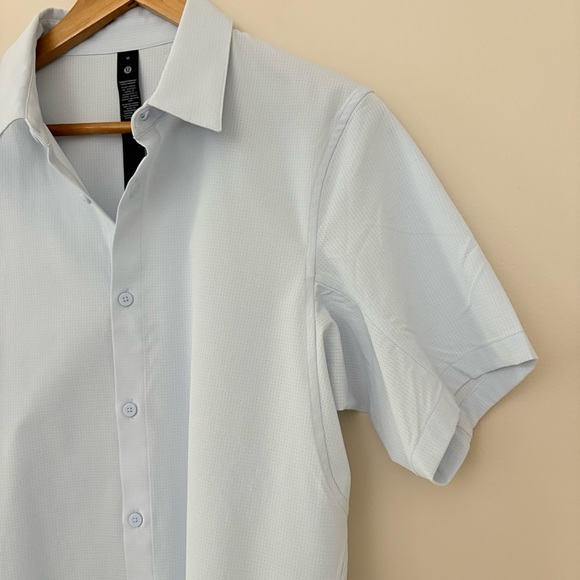 Lululemon Men’s Airing Easy Short-Sleeve Shirt Button Up Lightweight Blue Size M - Picture 5 of 15